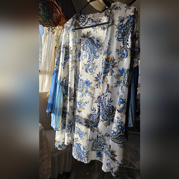 Blue and Yellow Floral Kimono - Picture 2 of 4